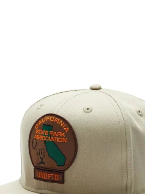 Undefeated Baseballkappe mit Patch