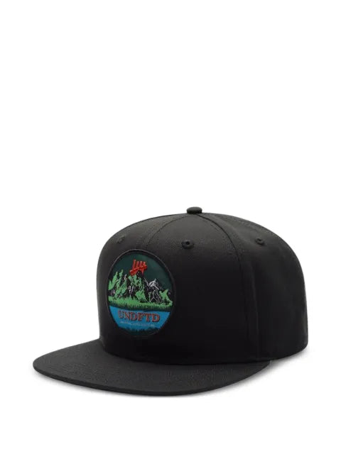 Undefeated Baseballkappe mit Berg-Patch