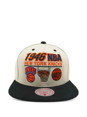 Mitchell & Ness x NBA Hardwood Classics First of Many New York Knicks Baseballkappe mit Stickerei