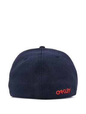 Oakley Baseballkappe mit Einsatz im Layering-Look